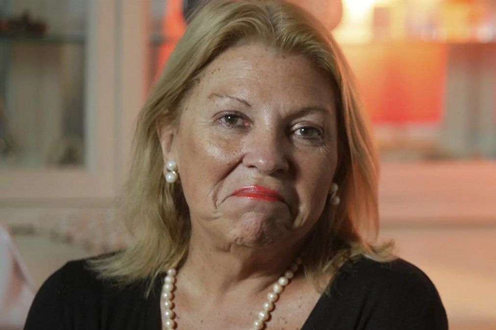 Carrió volvió a cargar contra Milei y sus diputadas