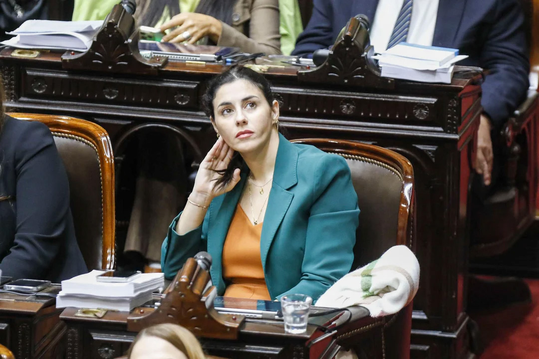 Nueva denuncia contra Adorni: la diputada Pagano apuntó contra el pasado de “ñoqui” del jefe de Gabinete