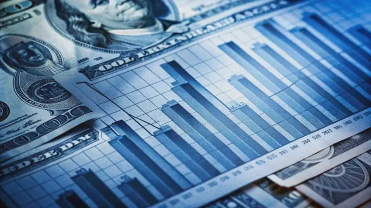 El dólar blue registró la suba más importante en dos semanas y volvió a superar al oficial