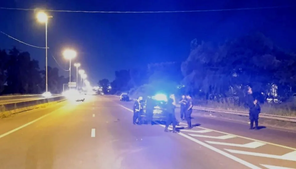 Villa Gobernador Gálvez: murió un peatón tras ser atropellado por una motocicleta