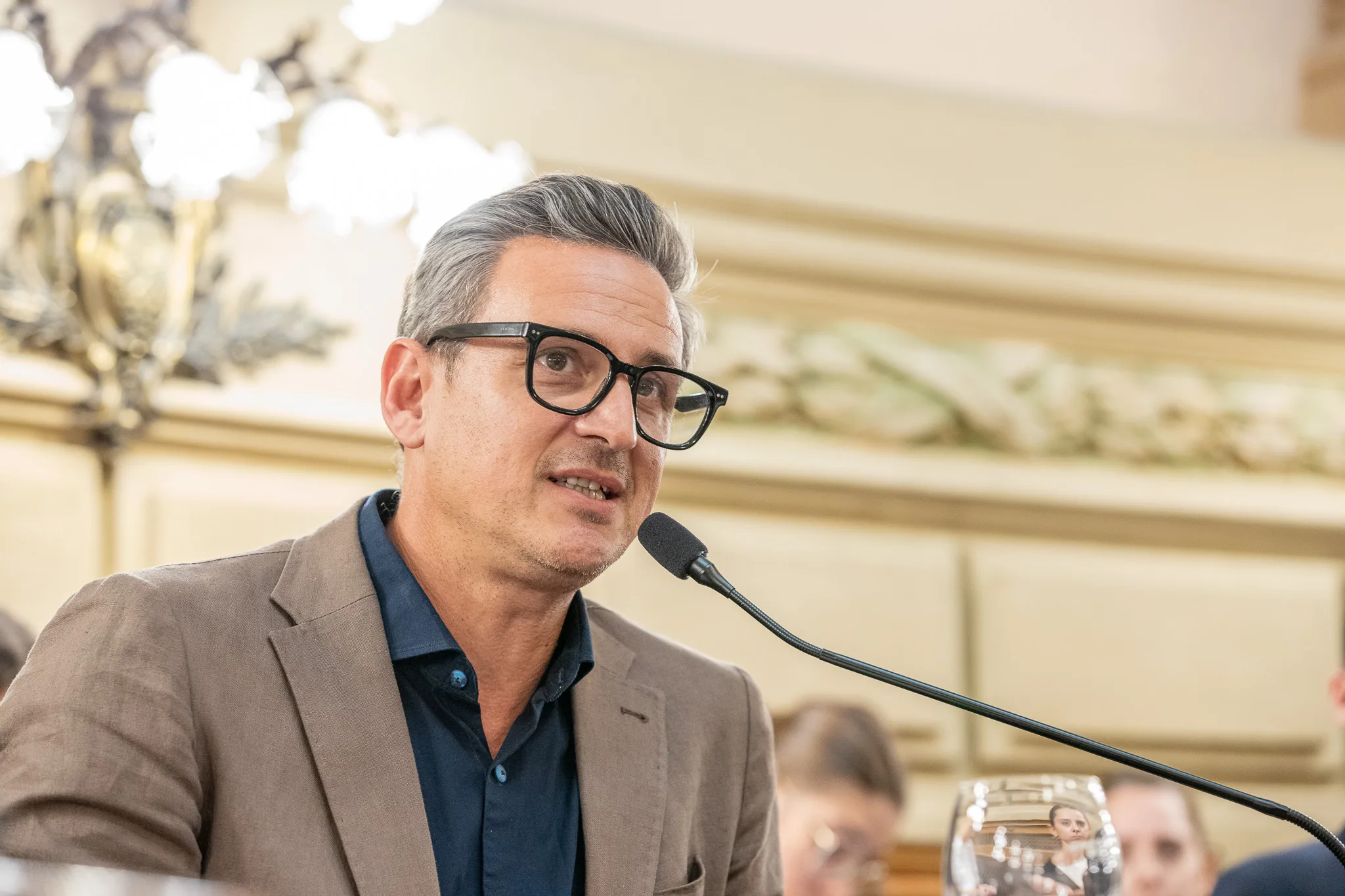 El proyecto de ley que prohíbe los cuidacoches tuvo media sanción en el Senado provincial