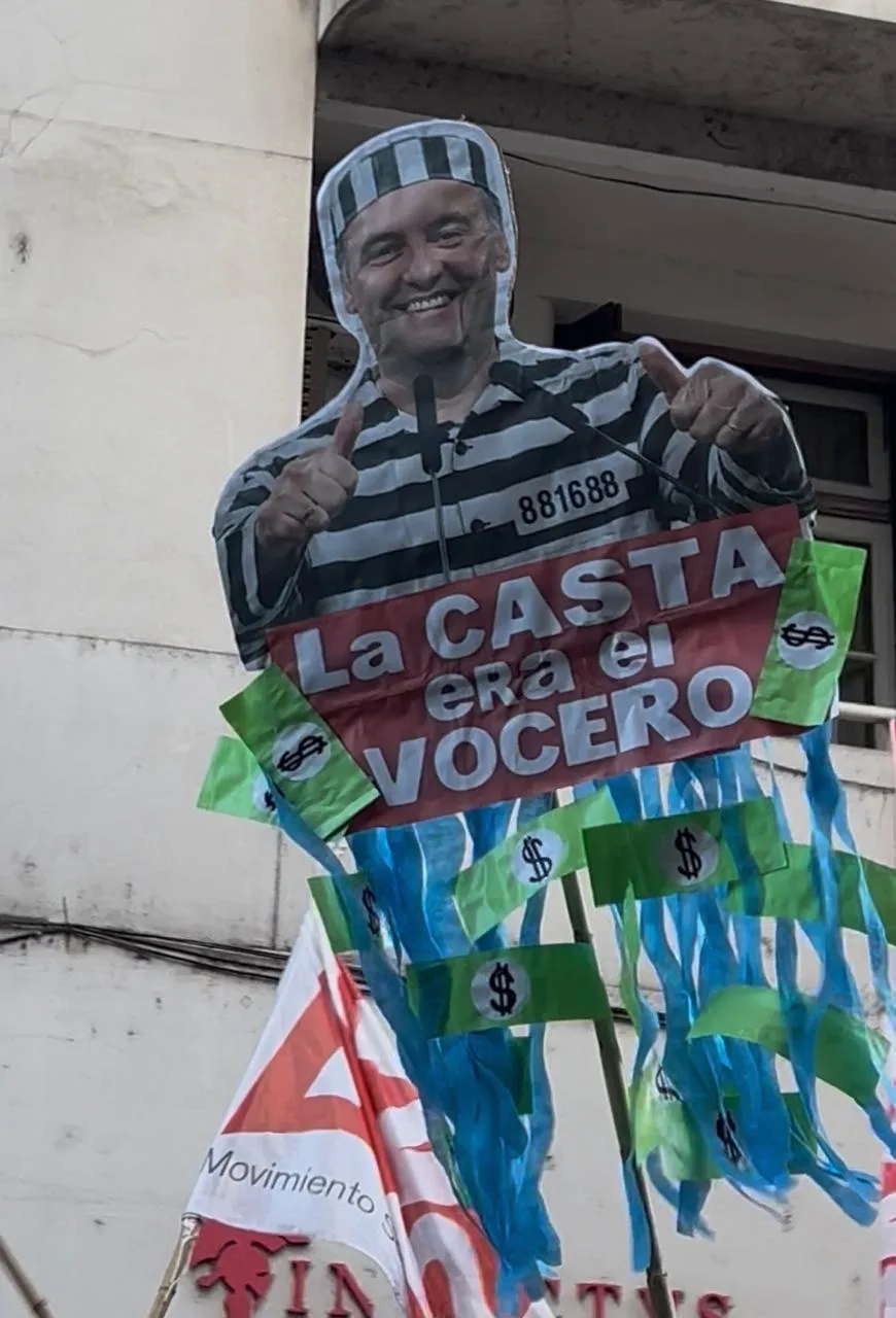 Postales, mensajes y color de una histórica jornada en Rosario: más de 100 mil personas marcharon en defensa de la Universidad Pública