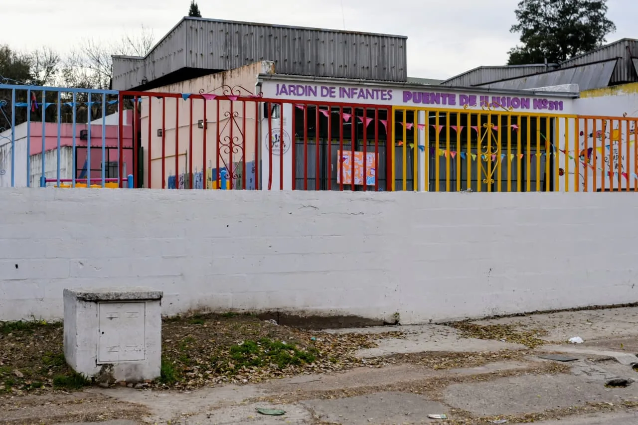 Barrio Rucci: un niño encontró un arma de fuego en la puerta de un jardín de infantes