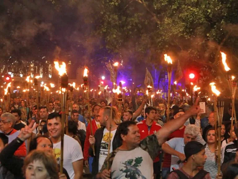 Rosario también marcha contra los tarifazos y el ajuste del gobierno de Macri
