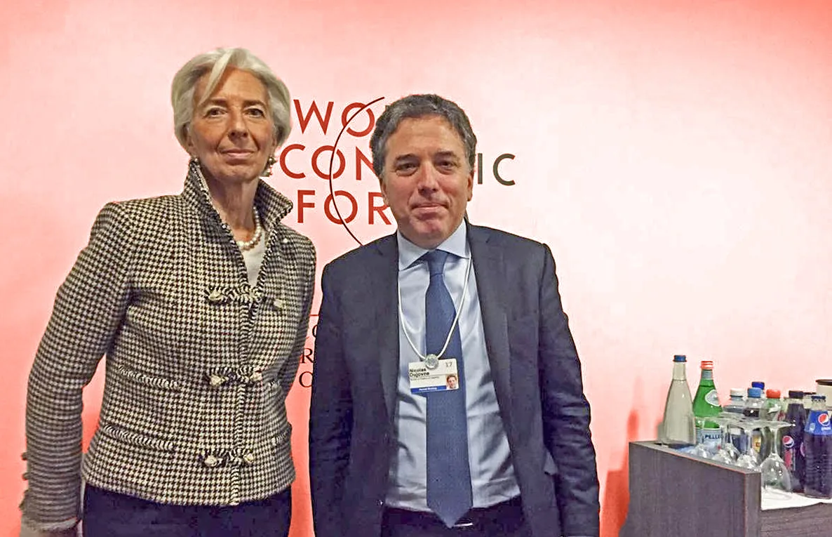 Dujovne y Sandleris le rendirán cuentas a Lagarde en el Foro de Davos