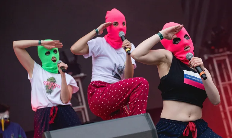 Las Pussy Riot llegan por primera vez al país, pero esquivan Rosario