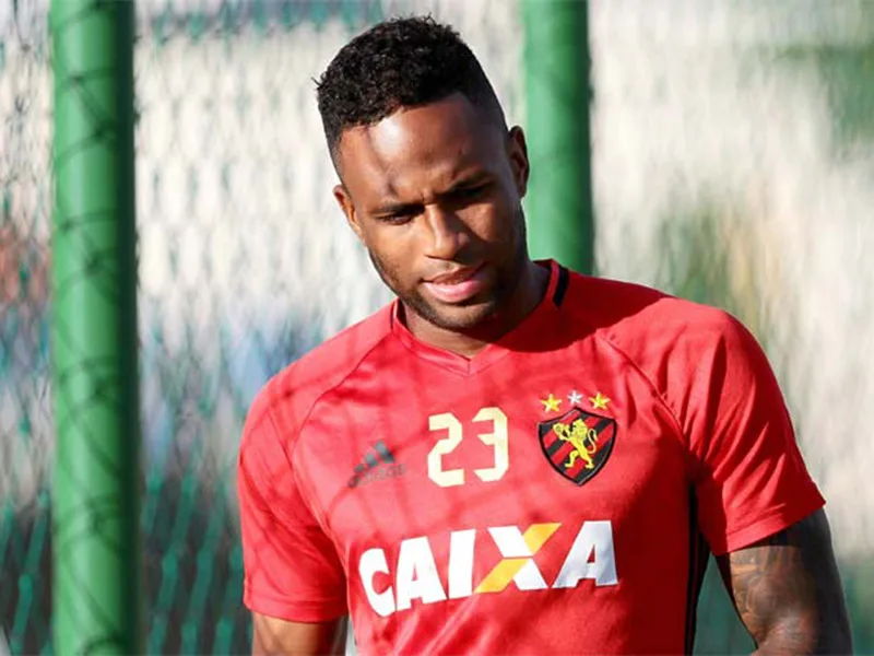 La dirigencia leprosa espera respuesta de Sport Recife por Reinaldo Lenis
