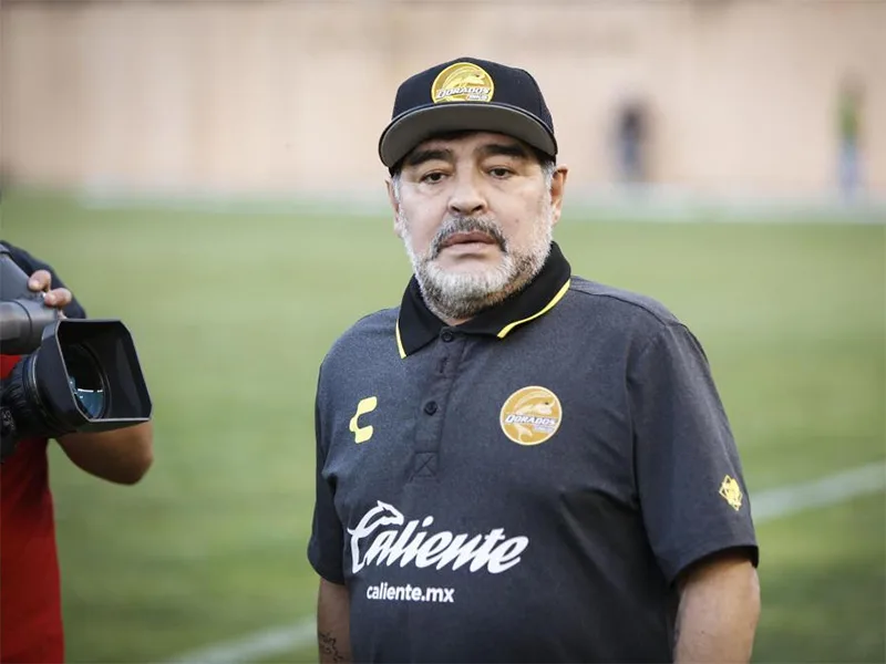 Internaron a Diego Maradona por un sangrado estomacal