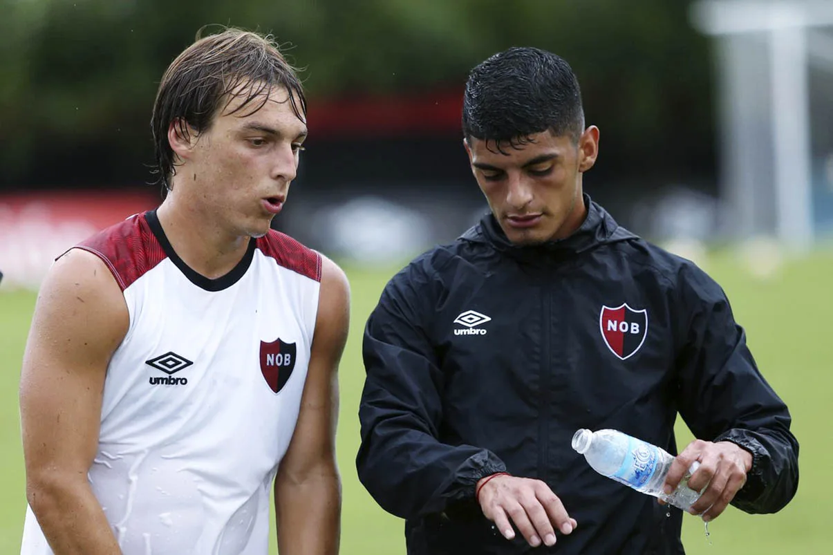 Newell's ensaya y ya piensa en Boca