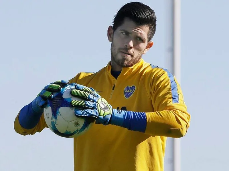 Hasta en Estados Unidos se oponen a la llegada del arquero Agustín Rossi