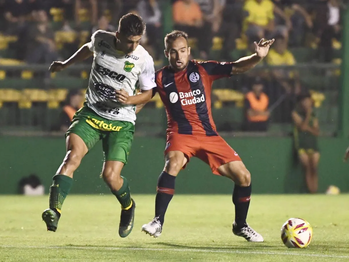 Defensa y Justicia le ganó al Cuervo y se subió a lo más alto de la tabla