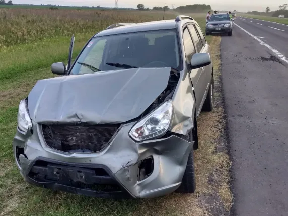 Robó una camioneta, chocó a varios vehículos y se suicidó con un cuchillo