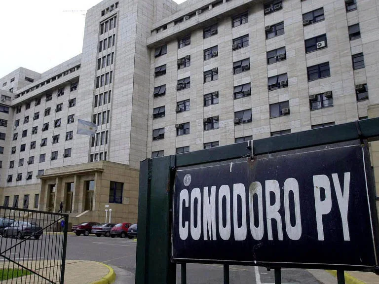 Una trama de presiones y sospechas en el inicio de la campaña