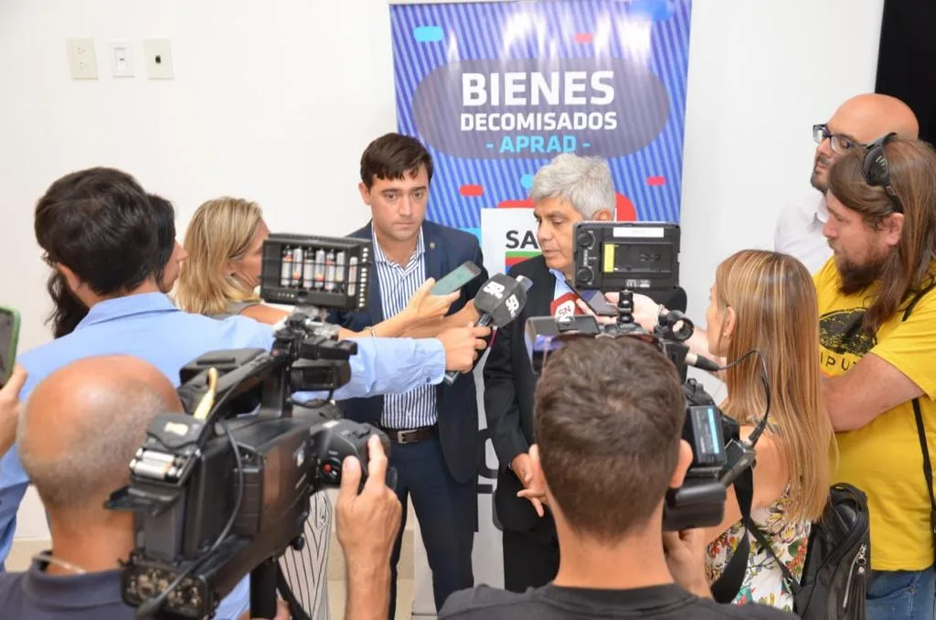 Remataron bienes de banda delictiva y devolvieron dinero a sus víctimas