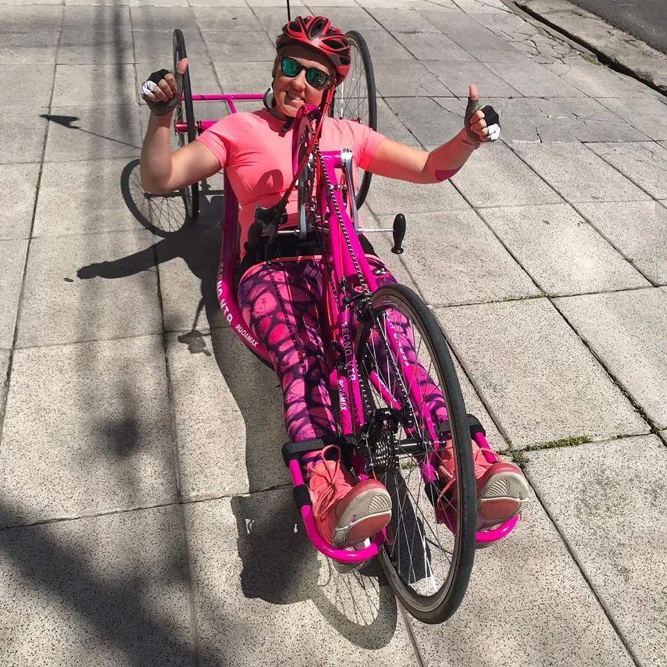 La historia de Vanesa Gómez, la Penélope Glamour del ciclismo adaptado
