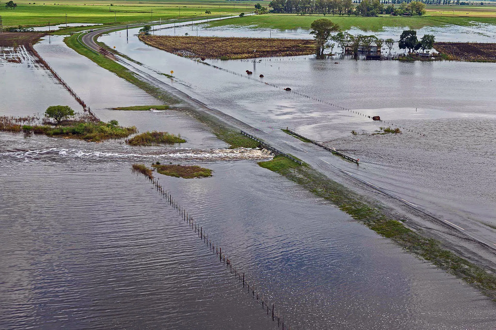 Inundaciones y obras: el agua hizo cortocircuito en el cable Nación-Santa Fe