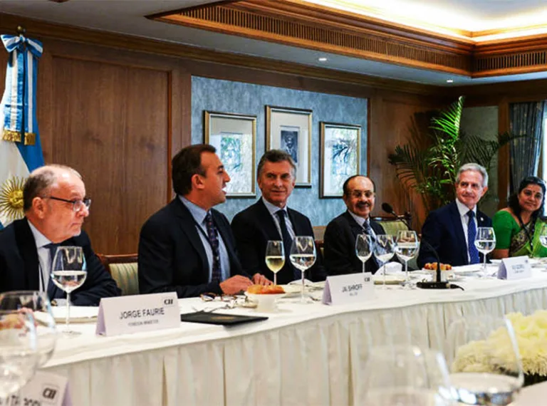 En India, Macri volvió a pedir inversiones empresarias