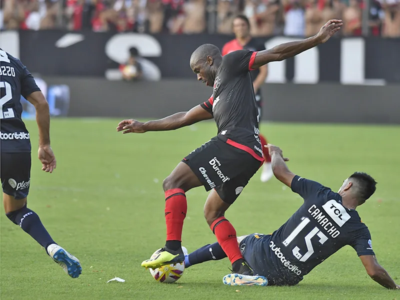 Newell’s piensa en el Ciclón: Bidoglio debe definir quién será el 9