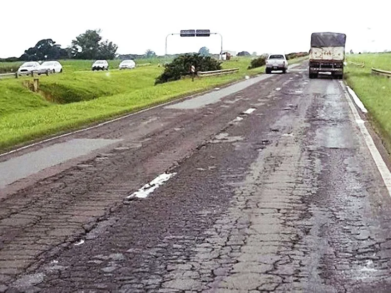 Crecen las denuncias por el deplorable estado de la autopista Rosario-Córdoba