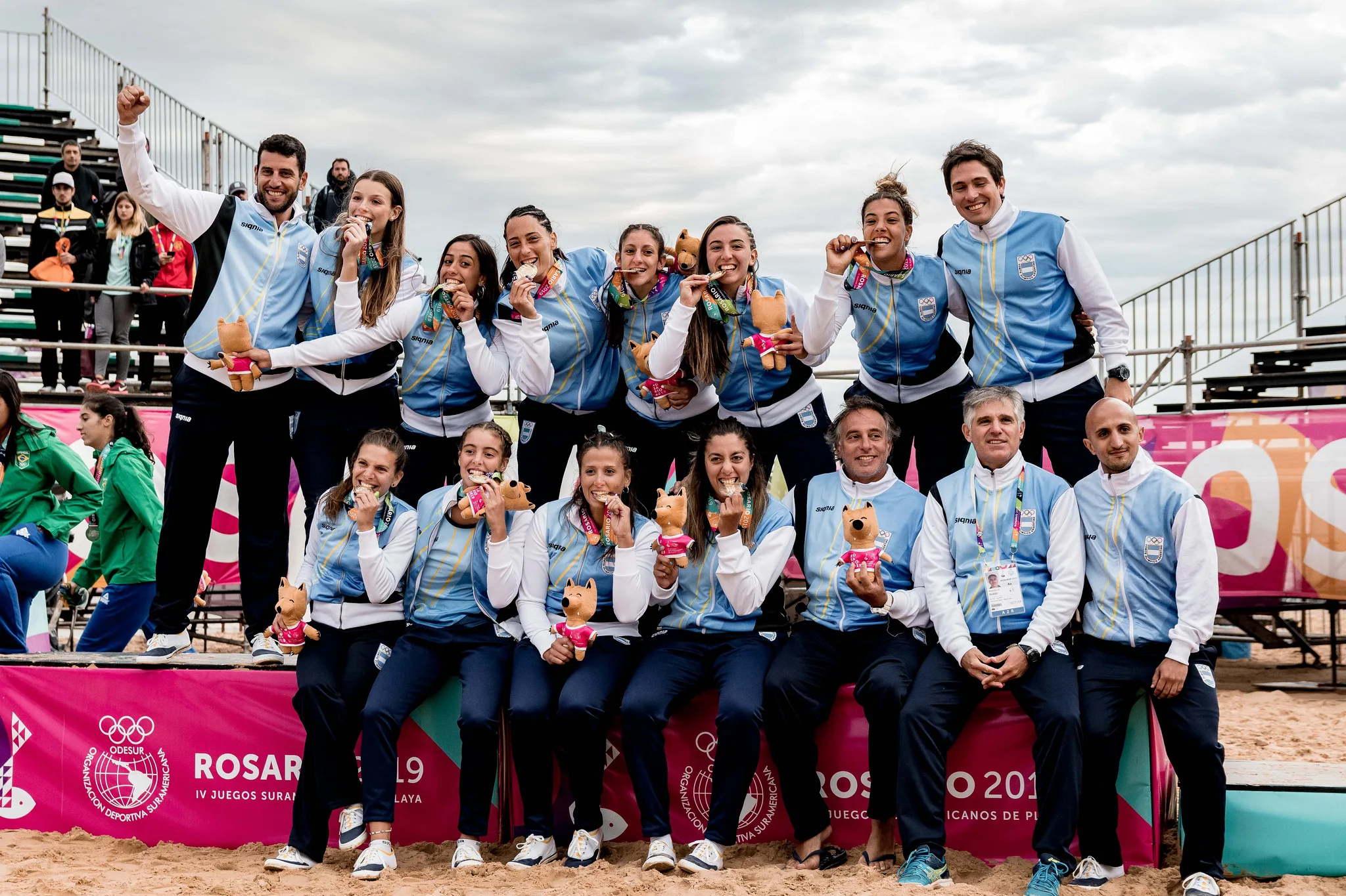 Valen oro: Las Kamikazes se subieron a lo más alto del podio suramericano