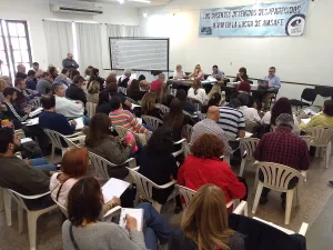 La Casa Gris confirmó que descontará a estatales y maestros los días de paro