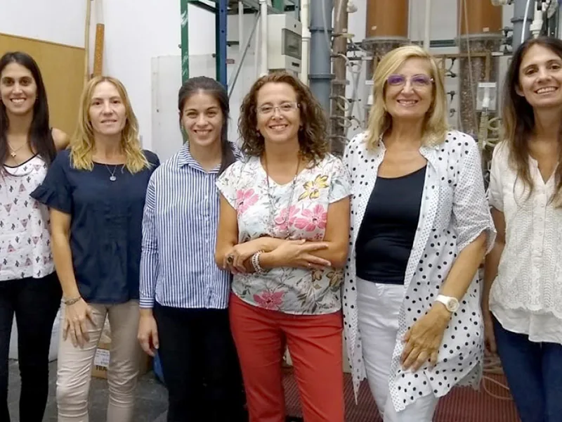 Científicas rosarinas crearon nueva aplicación para erradicar metales del agua