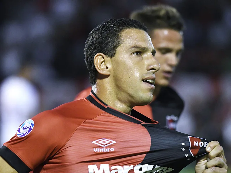 Triunfo y desahogo en el Marcelo Bielsa: Newell's le ganó 3-1 a Huracán
