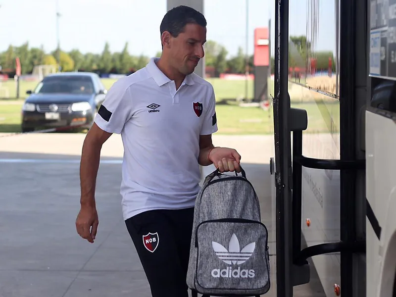 Maxi Rodríguez adentro, Gato Formica al banco
