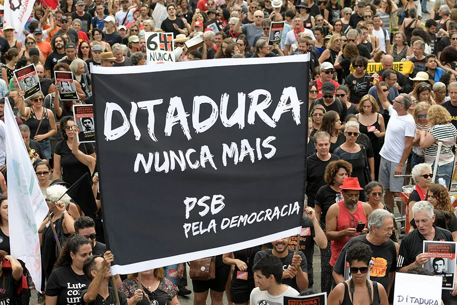 “Dictadura nunca más”, fue el grito contra Bolsonaro en Brasil