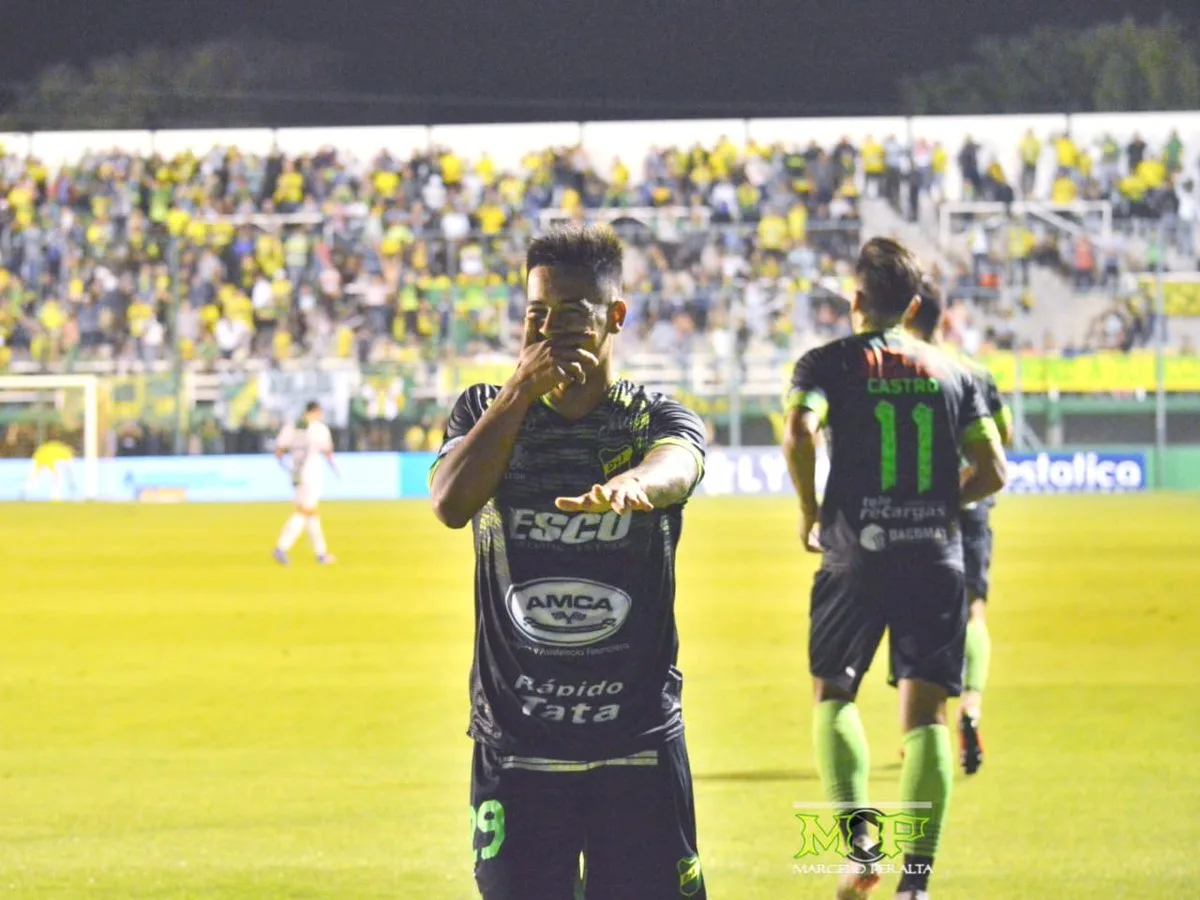 Defensa le ganó a Banfield y quedó a un punto de Racing