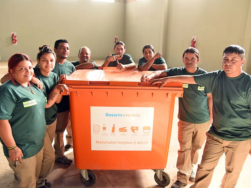 Puro esfuerzo: los 8 emprendedores que pasaron de la calle a reciclar en galpón