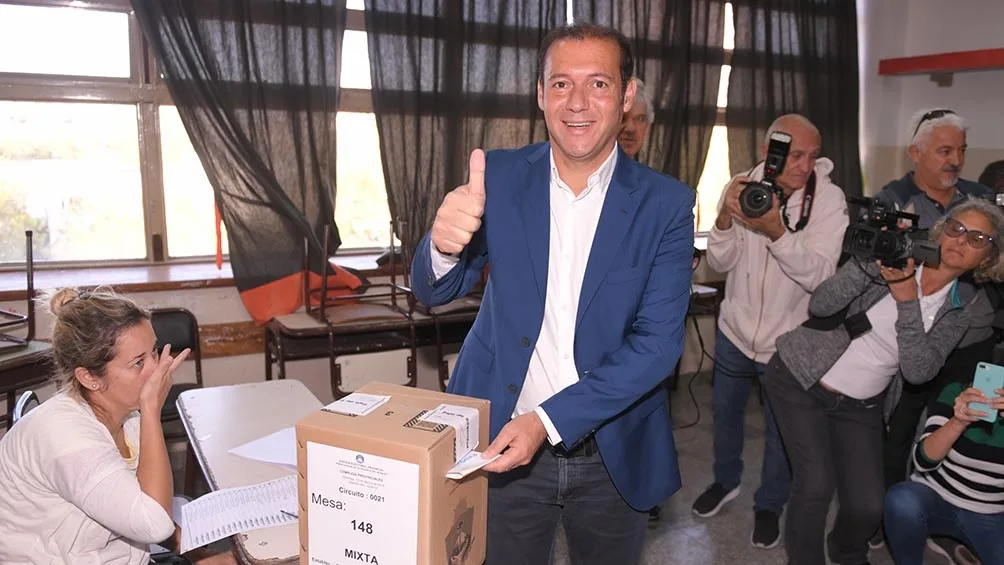 Omar Gutierrez, del Movimiento Popular Neuquino, fue reelecto por amplio margen