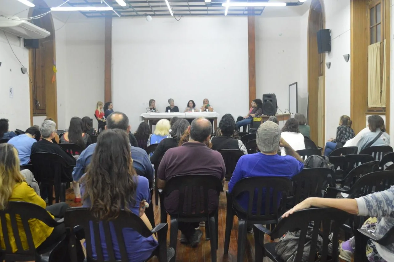 Se escucharon gritos rapaces: la poesía como discurso de resistencia