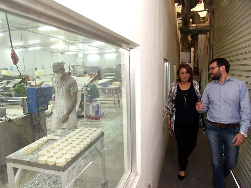 Mil Hojas resiste a la debacle y a la “competencia desleal” de los grandes