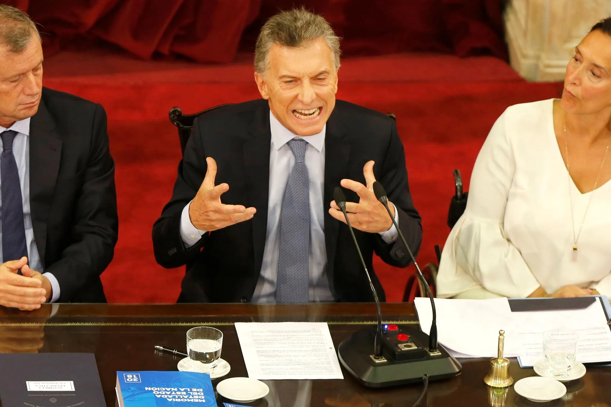 Las últimas cartas de la política económica macrista