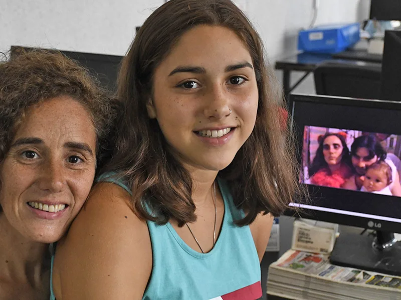 La historia de un mensaje en VHS que llegó 16 años después y acercó a la familia