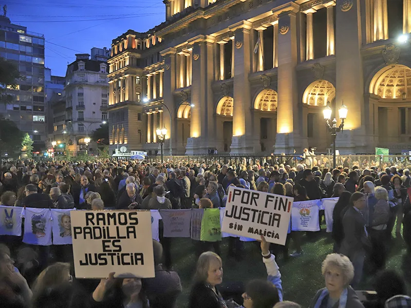 Multitudinaria marcha en apoyo al juez Alejo Ramos Padilla