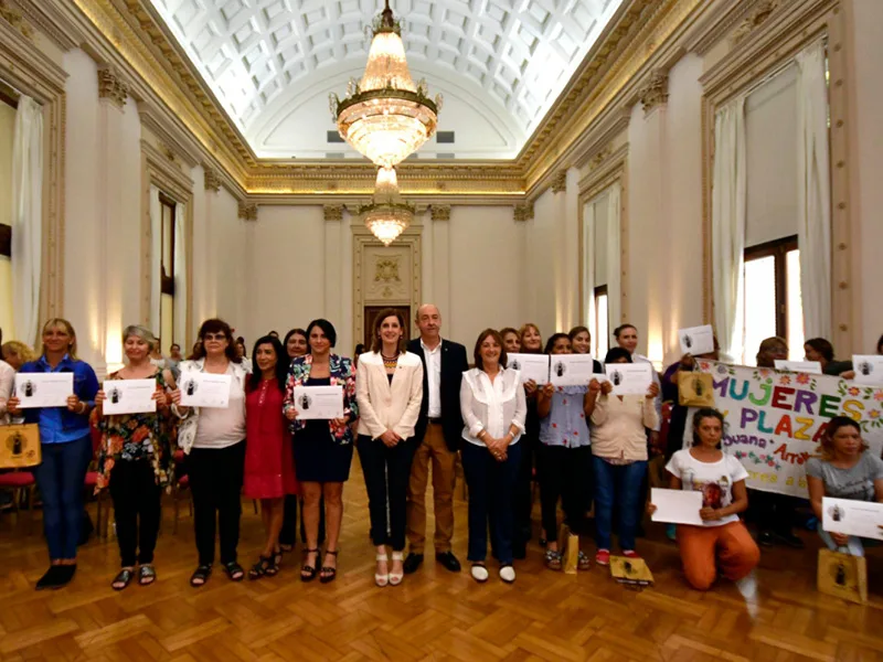 Carpinteras, albañilas, árbitras y comentaristas: un reconocimiento diferente