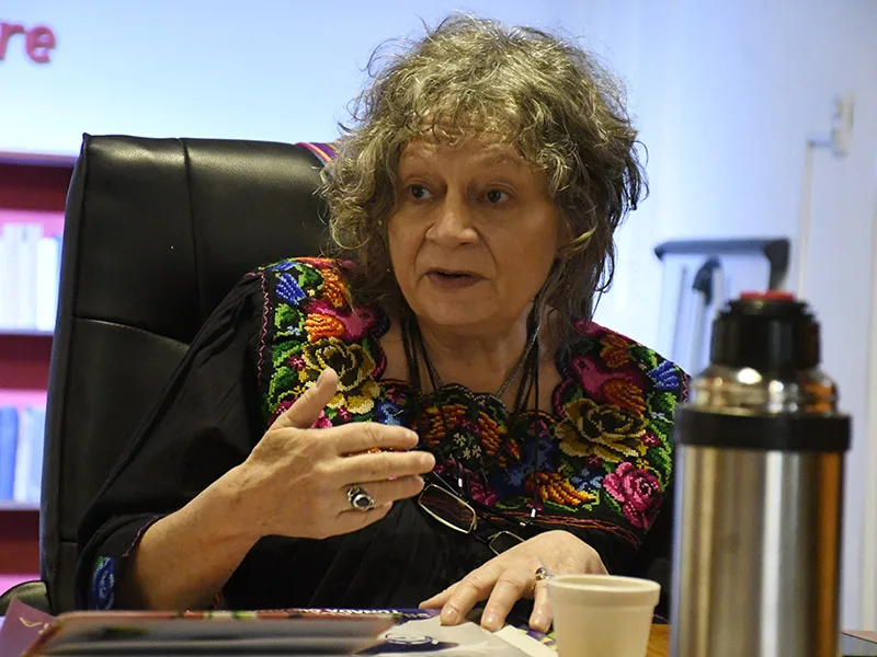 "Los hombres no pueden hablar de mimos porque están obligados a la crueldad"