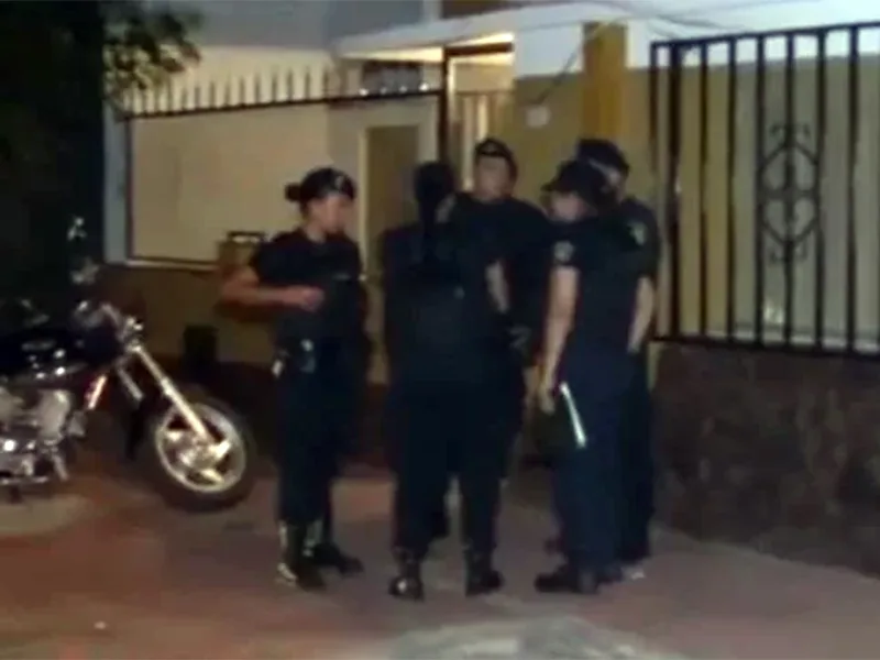 Denunció que secuestraron a su pareja en la puerta de su casa de barrio Tablada