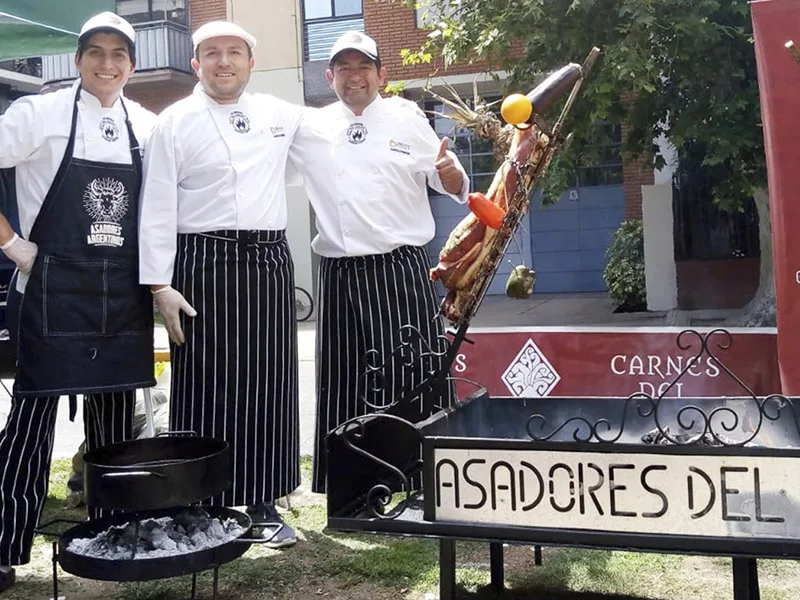 Rosarinos representan a Santa Fe en un torneo de asado y cuentan los secretos
