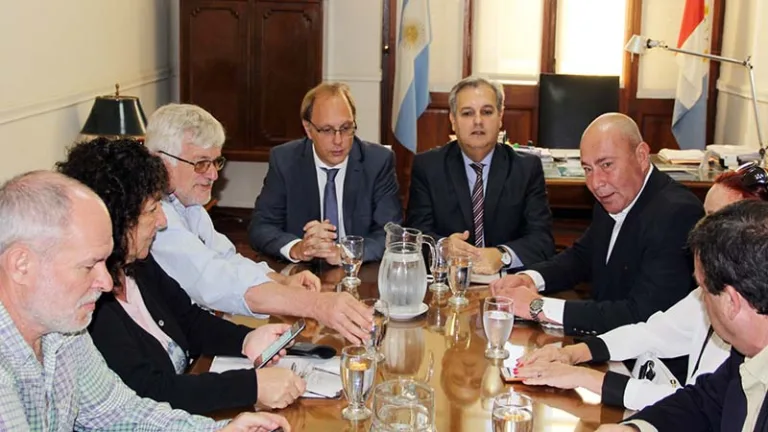 El gobierno rompió el chanchito y propuso un aumento del 15%