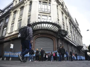 Empleados de Comercio obligó a Falabella a cerrar sus puertas por el paro