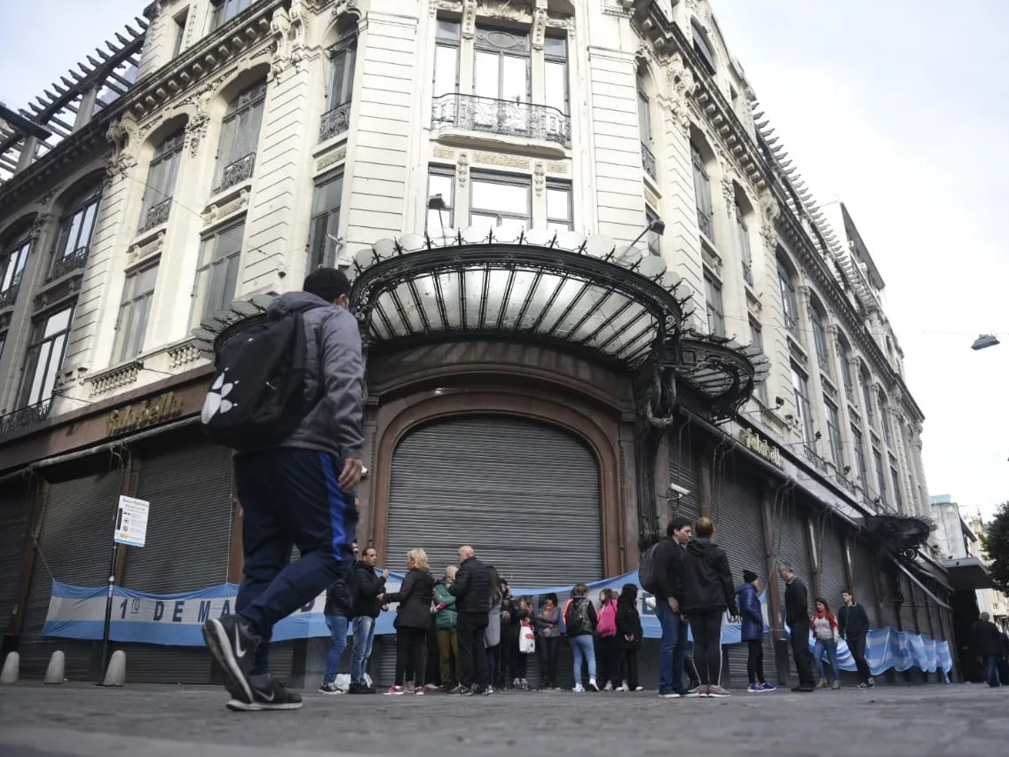 Empleados de Comercio obligó a Falabella a cerrar sus puertas por el paro