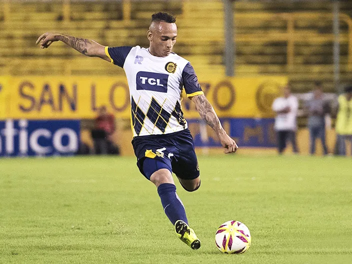 Central: Jarlan Barrera viaja a Paraguay y hasta podría jugar