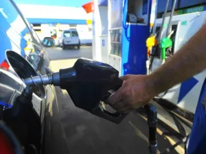 Ya arriman fósforo a las naftas: barajan aumento en mayo de al menos 5%