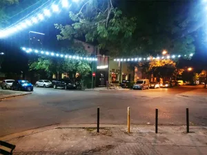 Otra noche a los tiros: desde un auto, atacaron a balazos un bar en Pichincha