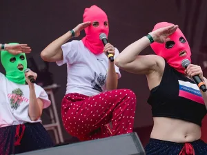 La banda rusa Pussy Riot desembarca en América Latina