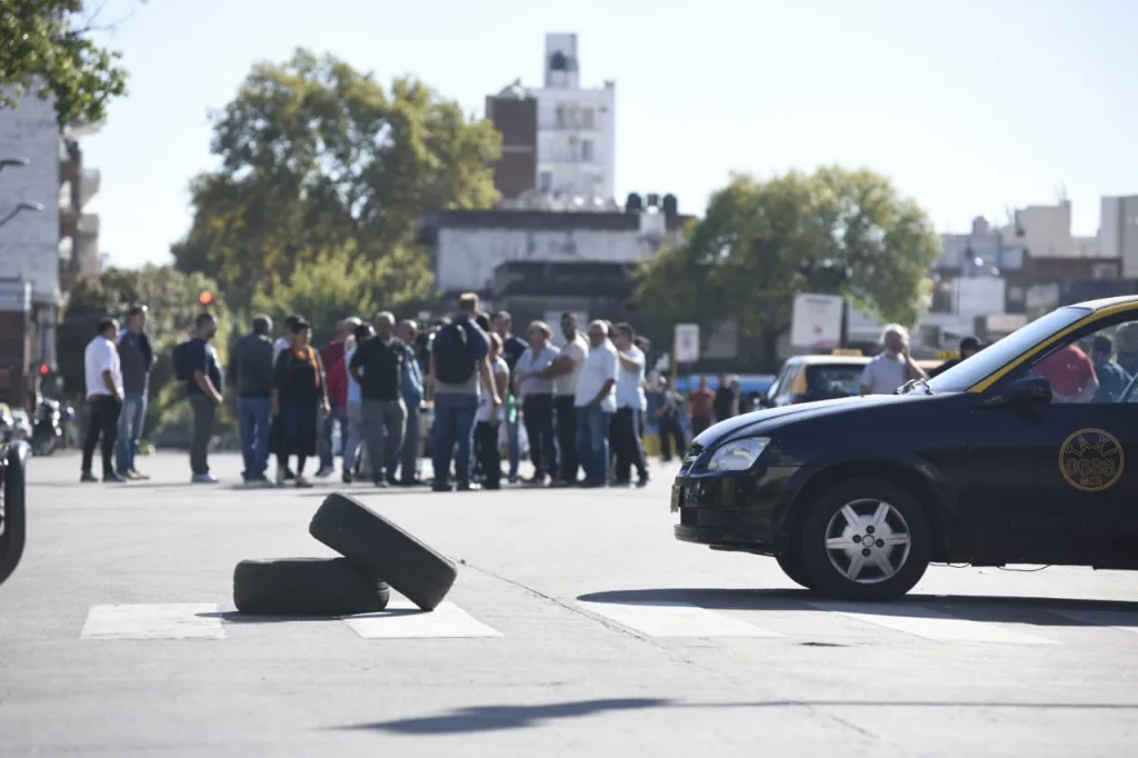 La calle cada vez más violenta y una muerte leída como mensaje mafioso