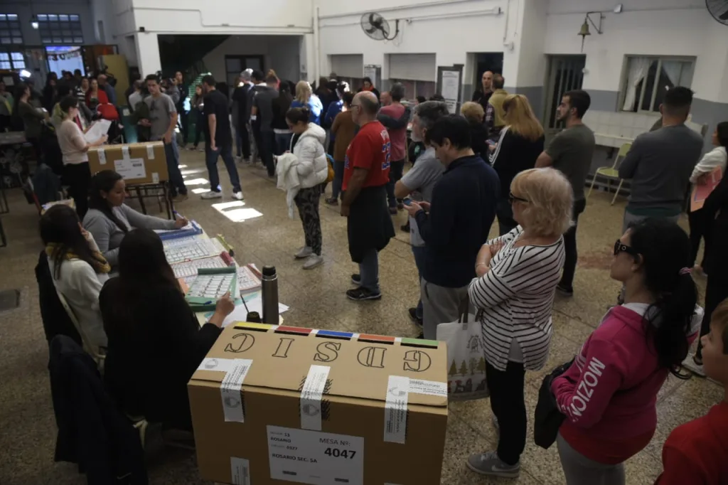 Un 30% del padrón electoral ya votó en la provincia de Santa Fe